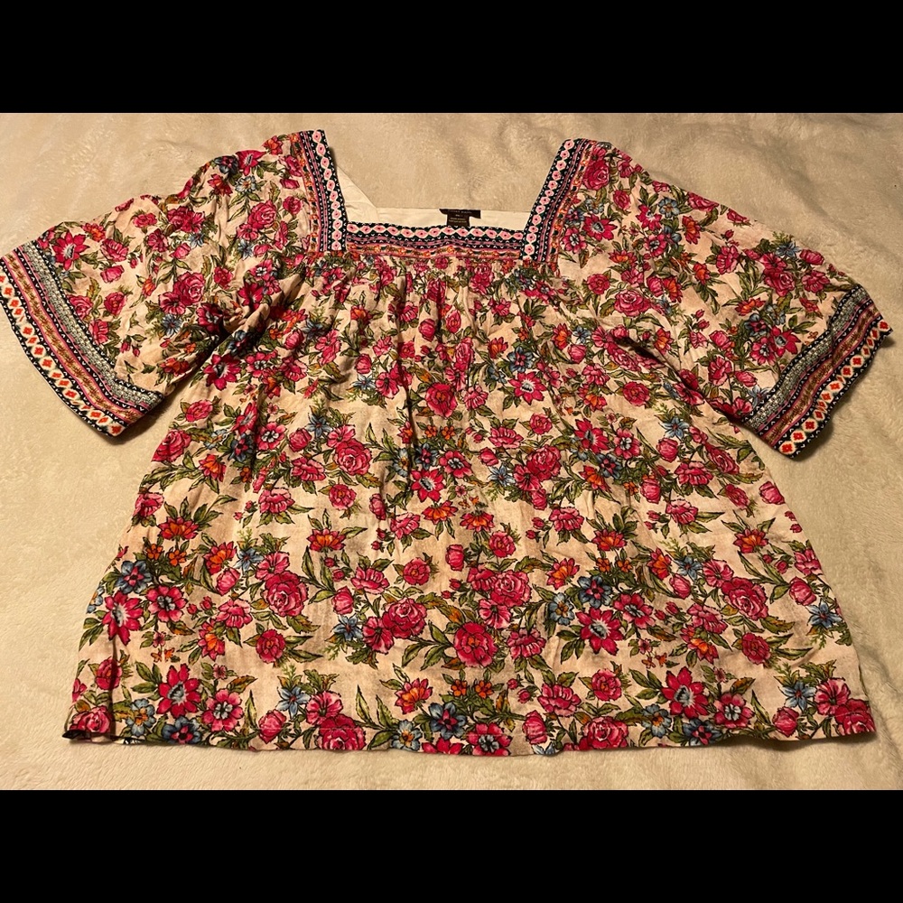 Short wide sleeved floral blouse - sold at Anthropologie